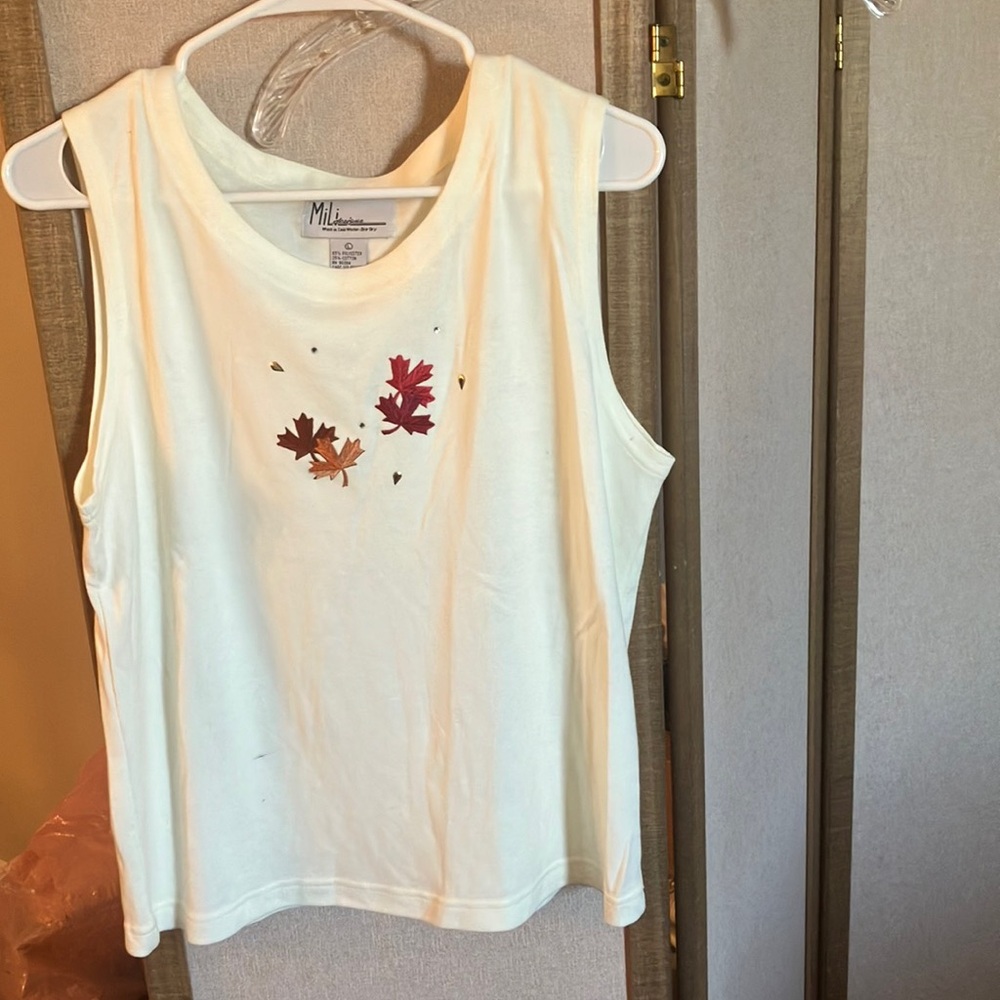 FINAL MARKDOWN Mili design Tank Top with Leaf Design large